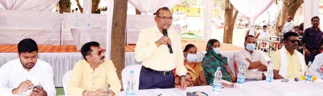 बेहतर ताल-मेल स्थापित कर योजनाओं का लाभ अंतिम पंक्ति तक पहुंचाएं- चुरेंद्र