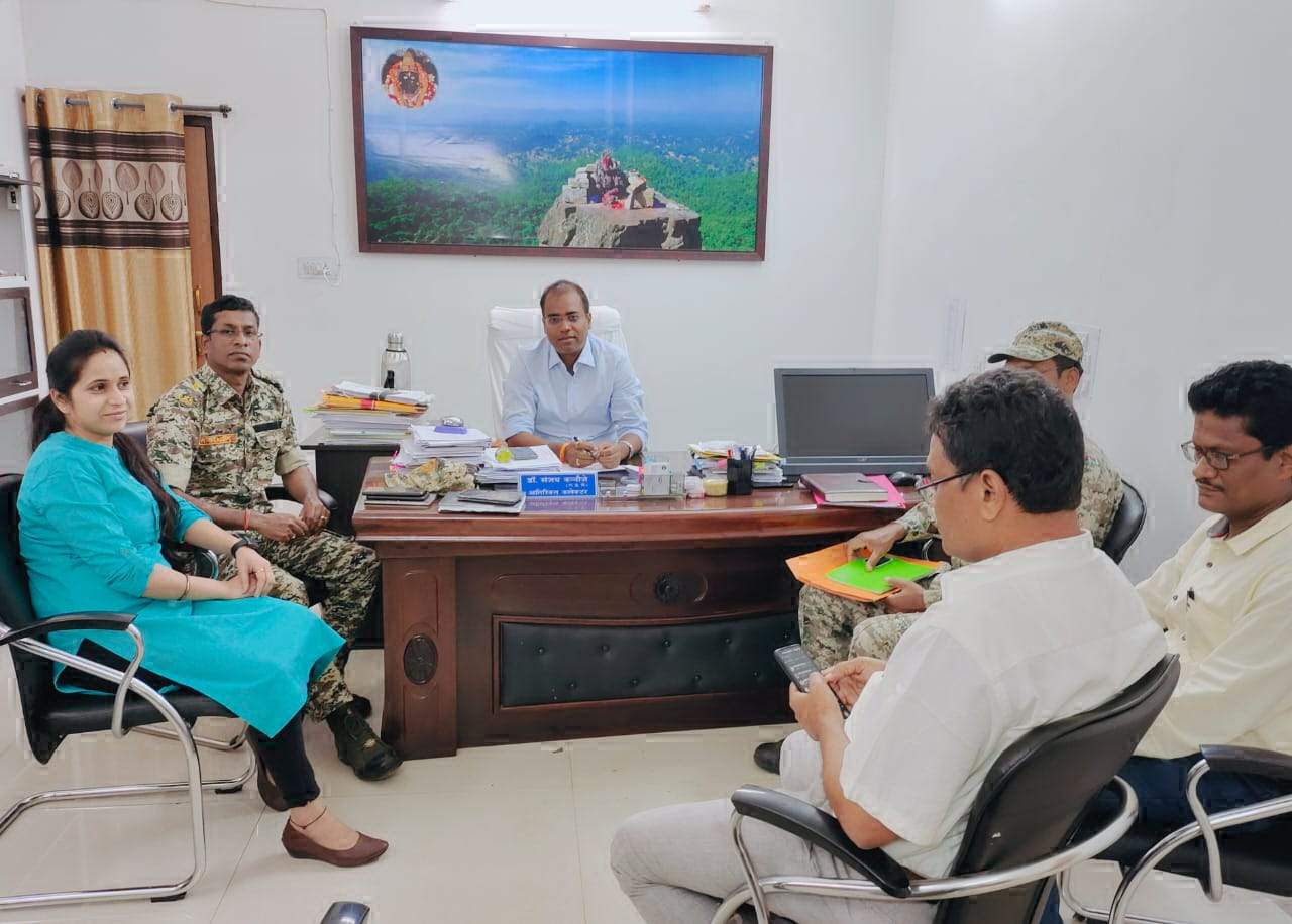 नक्सल पीडि़तों को कारली में मिलेगा घर नक्सल पीडि़तों को कारली में मिलेगा घर