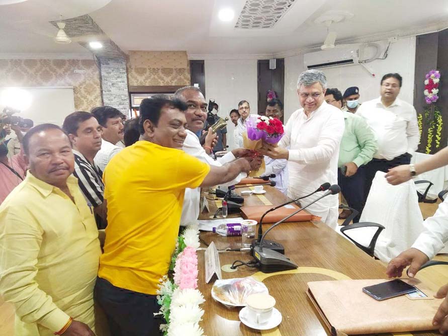 रेलमंत्री ने बस्तर में यात्री रेल सुविधा की विस्तृत जानकारी अफसरों से मांगी