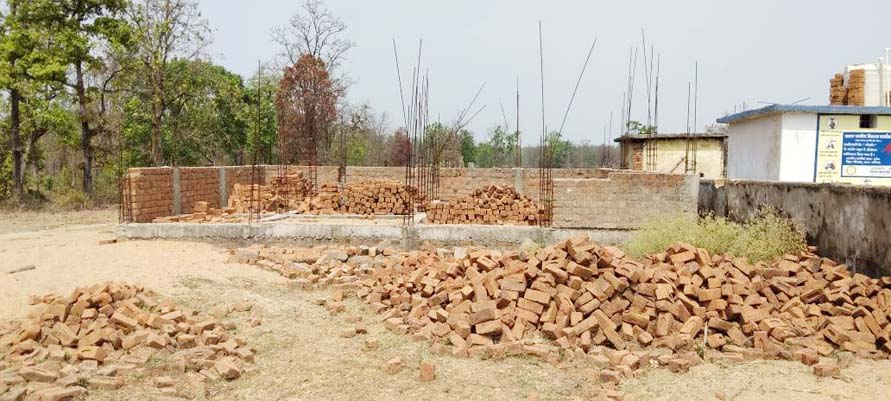 तीन साल से आंगनबाड़ी भवन निर्माण नहीं, ग्रामीणों में रोष तीन साल से आंगनबाड़ी भवन निर्माण नहीं, ग्रामीणों में रोष