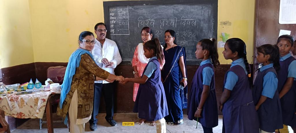 पृथ्वी दिवस पर तुसेल में बच्चों ने जाना प्रकृति का महत्व