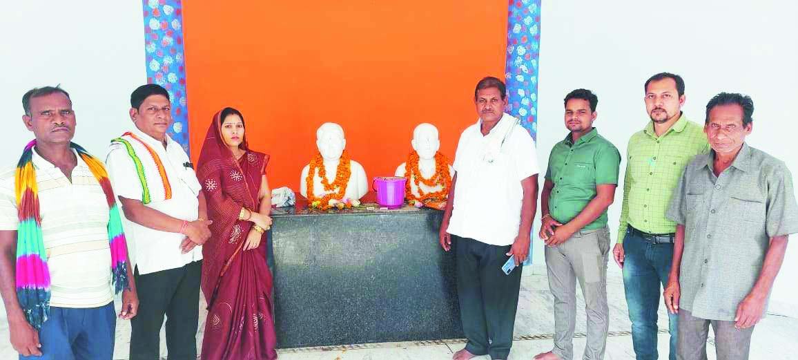 विजय बसंत की प्रतिमा स्थापना में विधायक हुईं शामिल, किया नमन विजय बसंत की प्रतिमा स्थापना में विधायक हुईं शामिल, किया नमन
