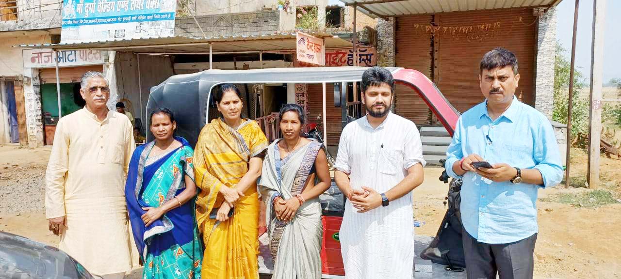 आदित्येश्वर ने चलाई ऑटो, महिलाओं को नेग के रूप में राशि देकर बढ़ाया उत्साह