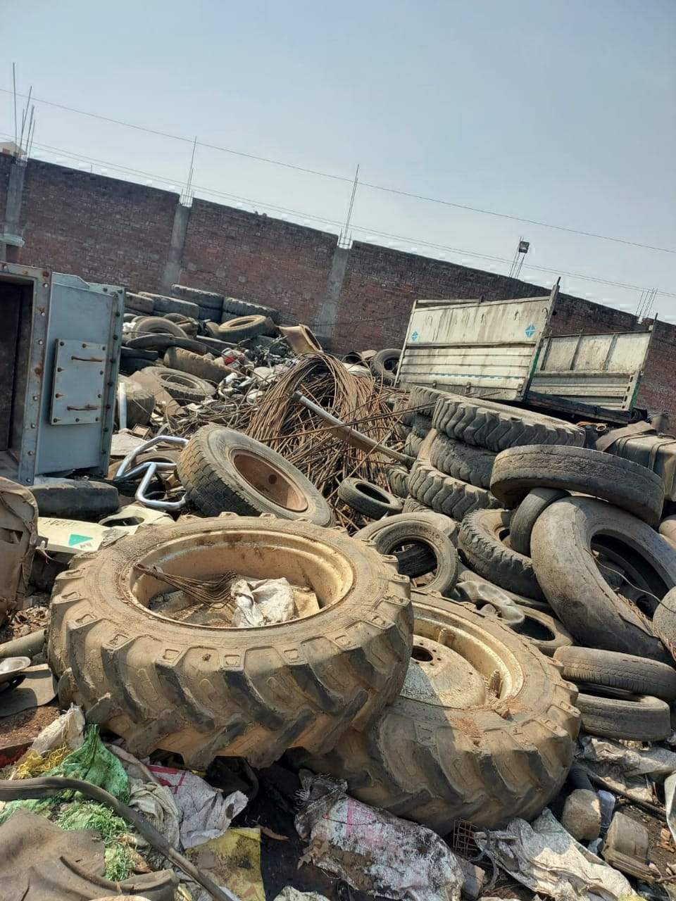 20 लाख का अवैध कबाड़ बरामद, एक नाबालिग सहित 5 पकड़ाए