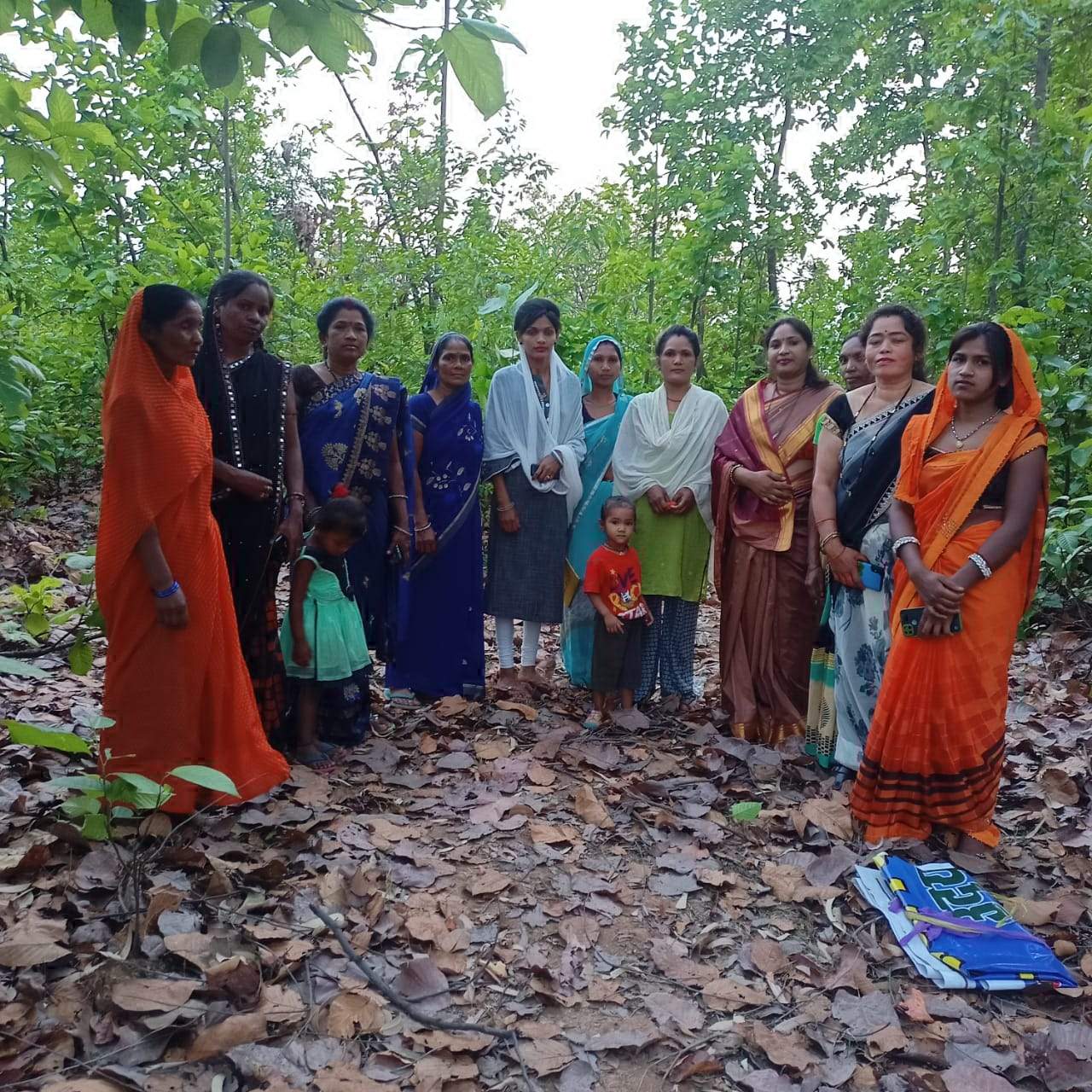 विश्व पृथ्वी दिवस पर जागरूकता रैली, रक्षा सूत्र बांधकर पेड़ों की रक्षा का लिया संकल्प