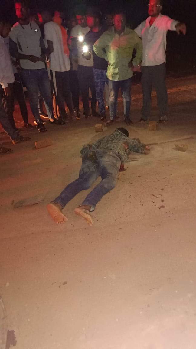 ट्रक की ठोकर से युवक की मौत, 2 घायल