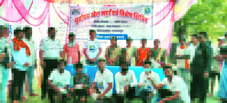 बड़े मुरमा में युवोदय खेल मड़ई