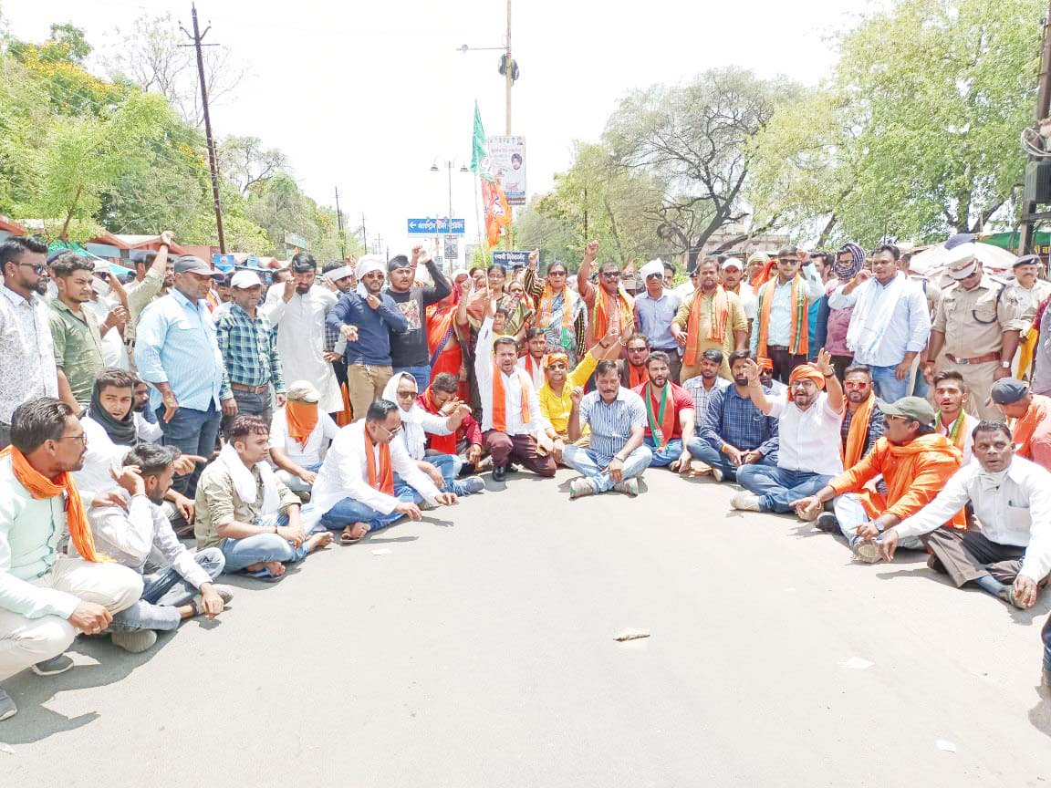 पेयजल संकट के विरोध में भाजपा पार्षदों का प्रदर्शन
