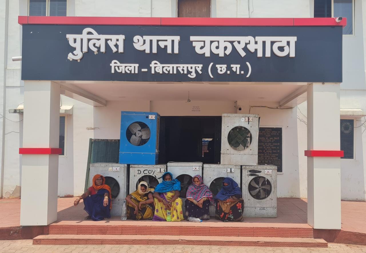 गर्मी ने सताया तो महिलाओं ने कर ली आर्मी कैंप से कूलरों की चोरी, सात गिरफ्तार