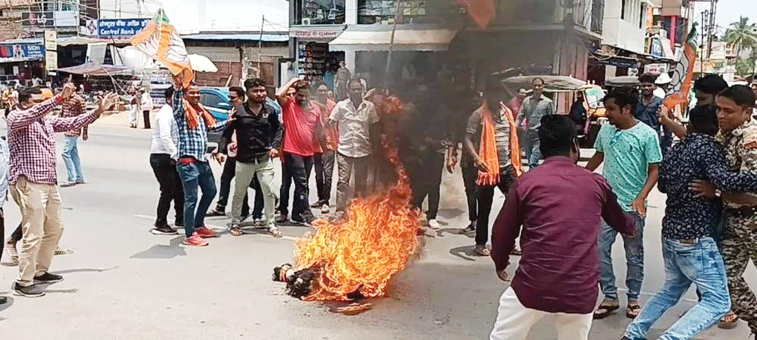 लखमा का पुतला दहन