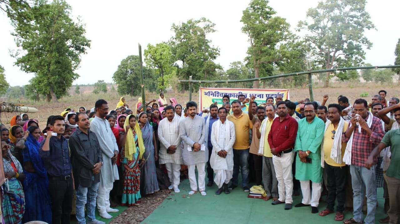 हरिहरपुर धरना स्थल पहुंचे जिपं उपाध्यक्ष