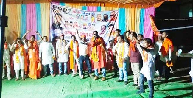 शिवसेना ने शोभायात्रा निकाली शिवसेना ने शोभायात्रा निकाली