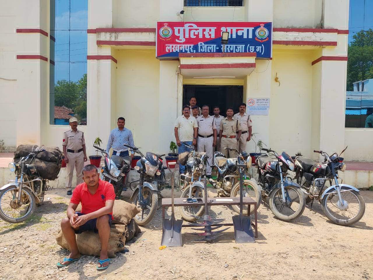 अवैध कोयला खुदाई-परिवहन, 7 बाइक जब्त, एक पकड़ाया, कई फरार