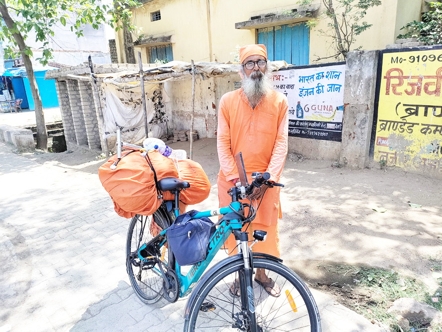 साइकिल से रामेश्वरम से अयोध्या जा रहे 65 बरस के राधाकृष्णन साइकिल से रामेश्वरम से अयोध्या जा रहे 65 बरस के राधाकृष्णन