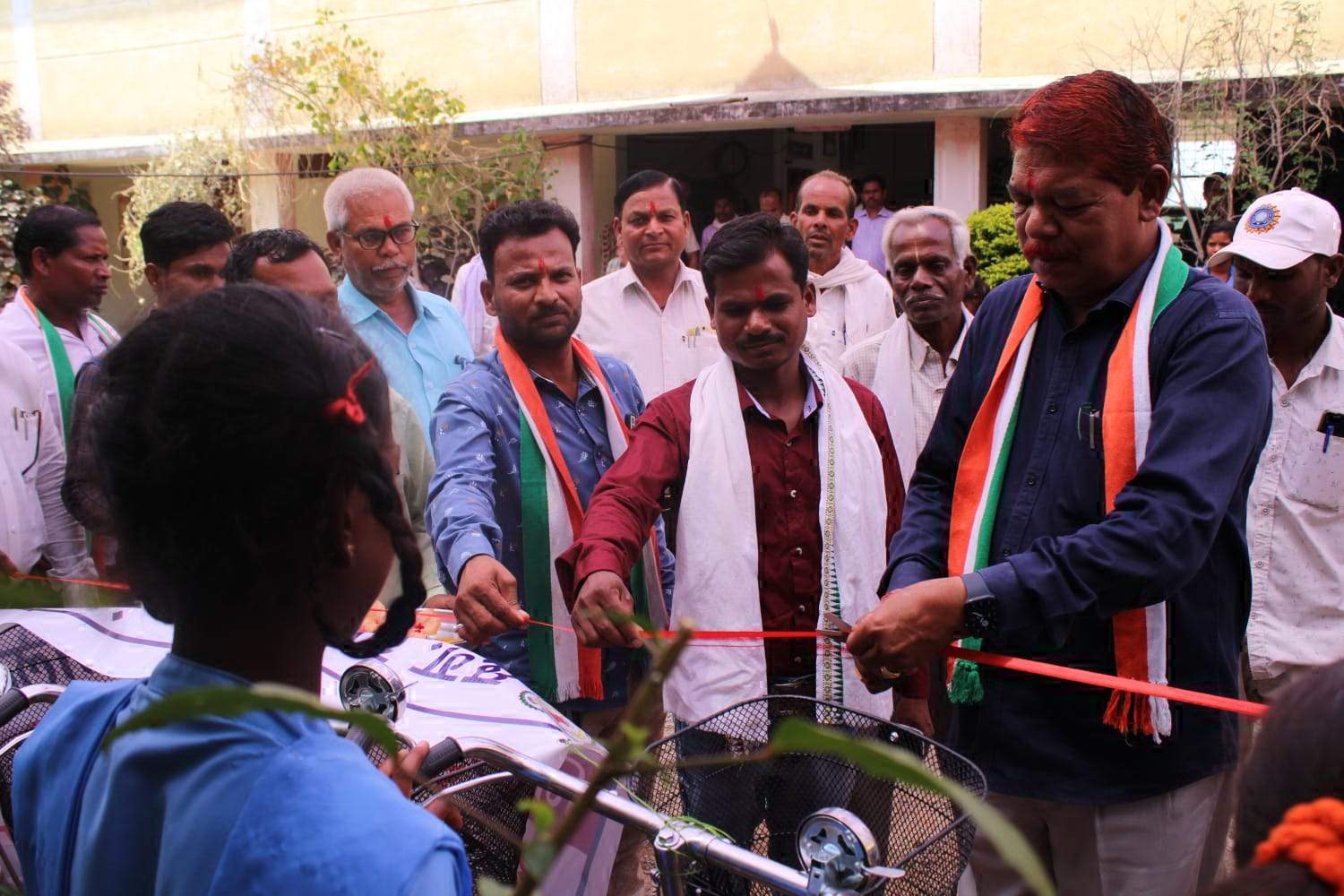 घर से स्कूल की अधिक दूरी छात्राओं की राह में नहीं बनेगी बाधा-चंदन