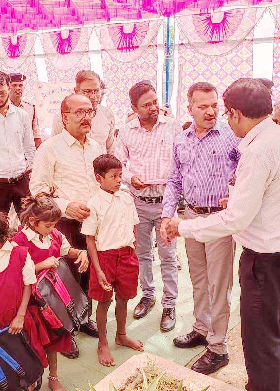 ईंट भठ्ठों में कार्यरत श्रमिक परिवारों के बच्चों को शिक्षा दिलाने जिला प्रशासन ने किया नवाचार