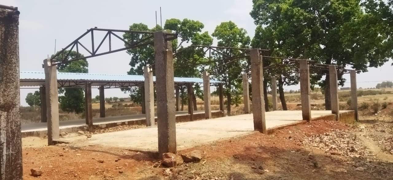 बाजार शेड व आंबा भवन का निर्माण कार्य पूर्ण किए बिना बंद-अंकुश