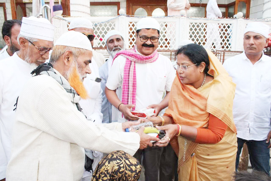 मेयर ने मुस्लिम समाज को दी बधाई मेयर ने मुस्लिम समाज को दी बधाई