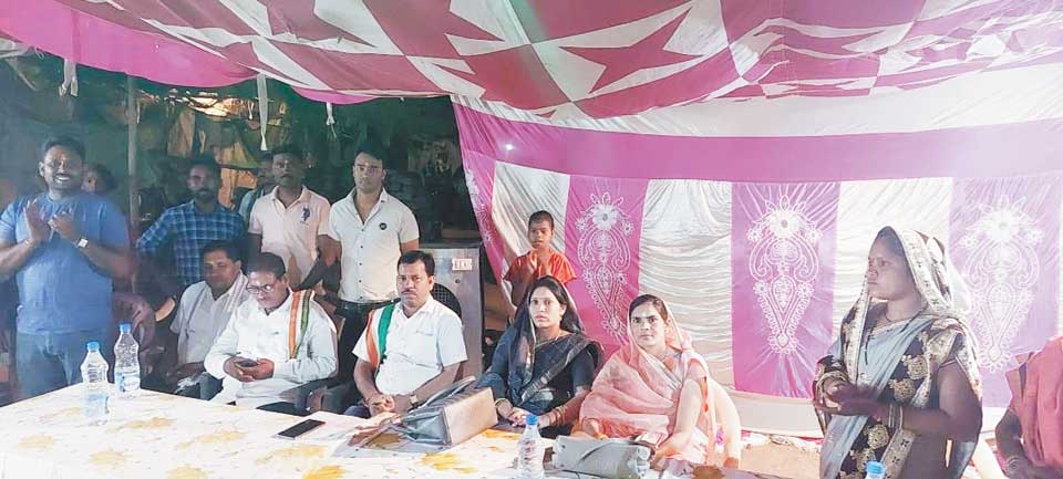 पांच दिवसीय अखंड रामायण में शामिल हुई विधायक उत्तरी पांच दिवसीय अखंड रामायण में शामिल हुई विधायक उत्तरी