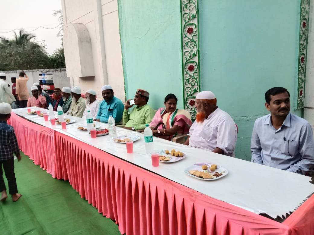 नगरी के रोजा इफ्तार पार्टी में विधायक शामिल हुई