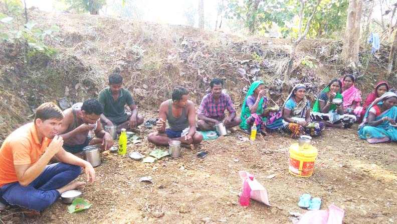जनप्रतिनिधियों, अफसरों व नागरिकों ने खाया बोरे बासी