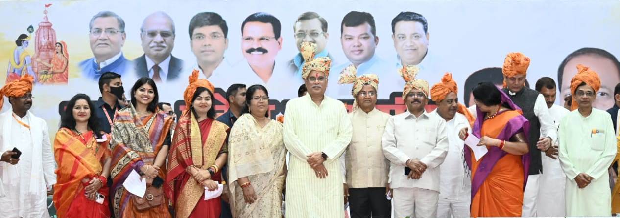 समाज के पदाधिकारी आपसी मतभेदों को भूलाकर एकजुट होकर कार्य करें- मुख्यमंत्री समाज के पदाधिकारी आपसी मतभेदों को भूलाकर एकजुट होकर कार्य करें- मुख्यमंत्री