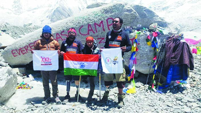 एवरेस्ट बेस कैंप पहुंचे राज्य  के 9 पर्वतारोही, इनमें  4 दिव्यांग, एक ट्रांसजेंडर भी