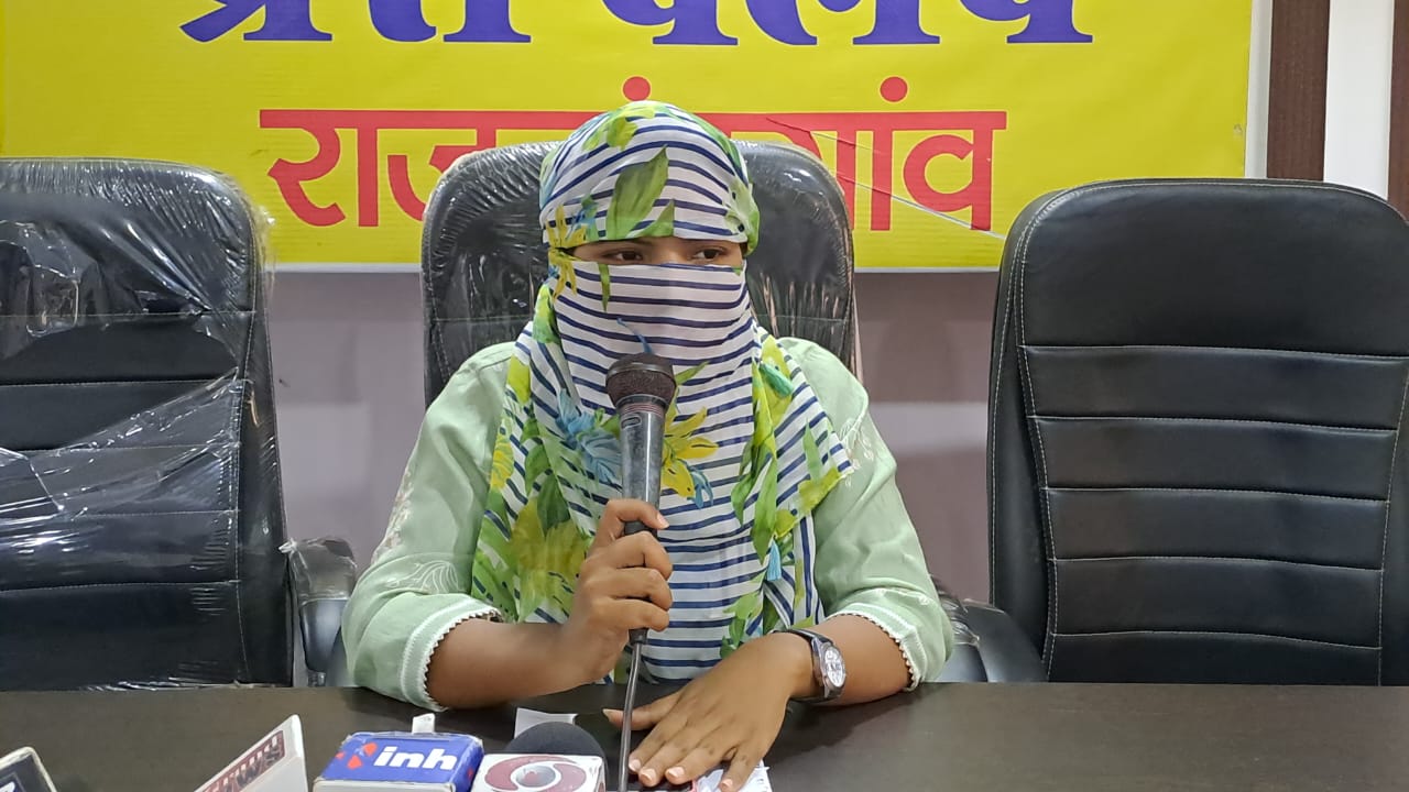 युगांतर स्कूल प्रबंधन के खिलाफ शिक्षिका ने खोला मोर्चा