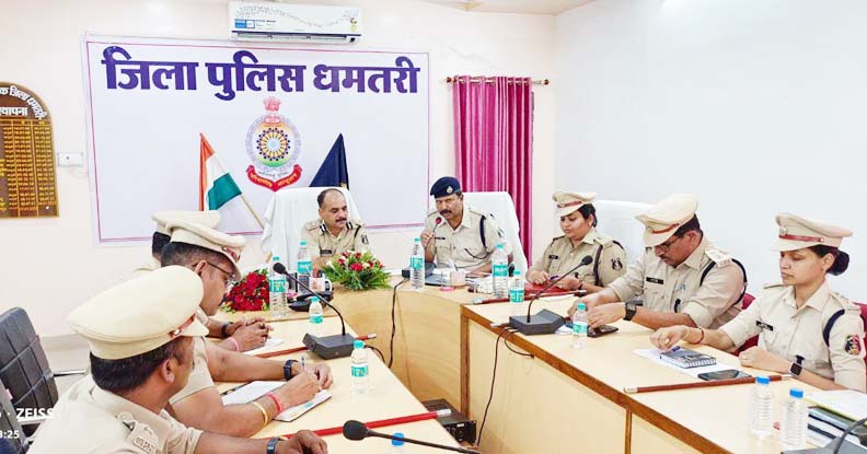 आईजी ने ली थानेदारों की क्लास