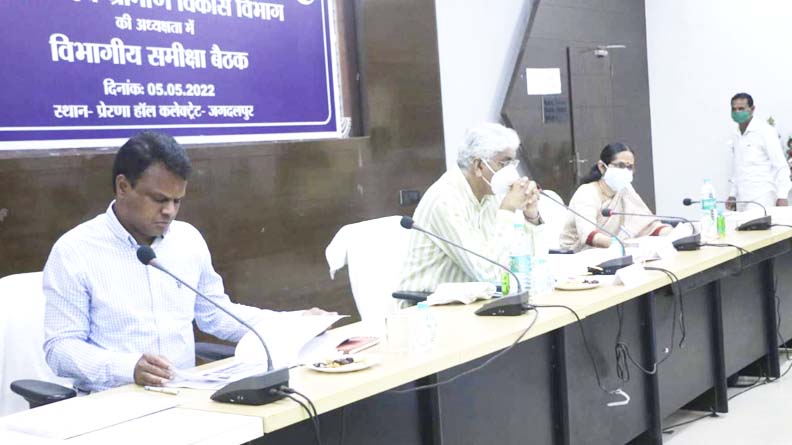 पंचायत एवं ग्रामीण विकास मंत्री ने की विभागीय कार्यों की समीक्षा