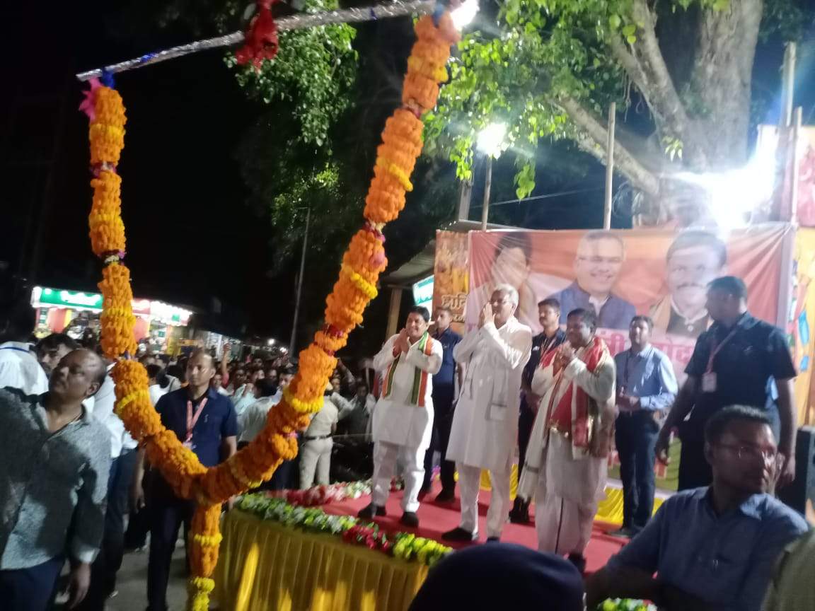 पहाड़ी मंदिर मत्था टेकने पहुंचे भूपेश