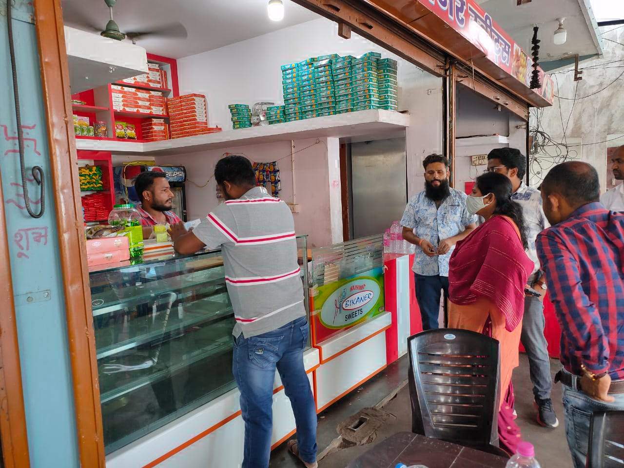 कालातीत खाद्य पदार्थों को किया नष्ट