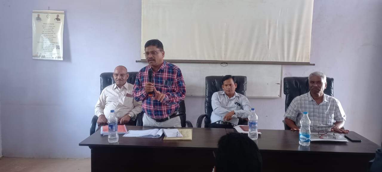 नए शिक्षा सत्र के लिए तैयारी शुरू, संकुल प्रभारियों की समीक्षा बैठक