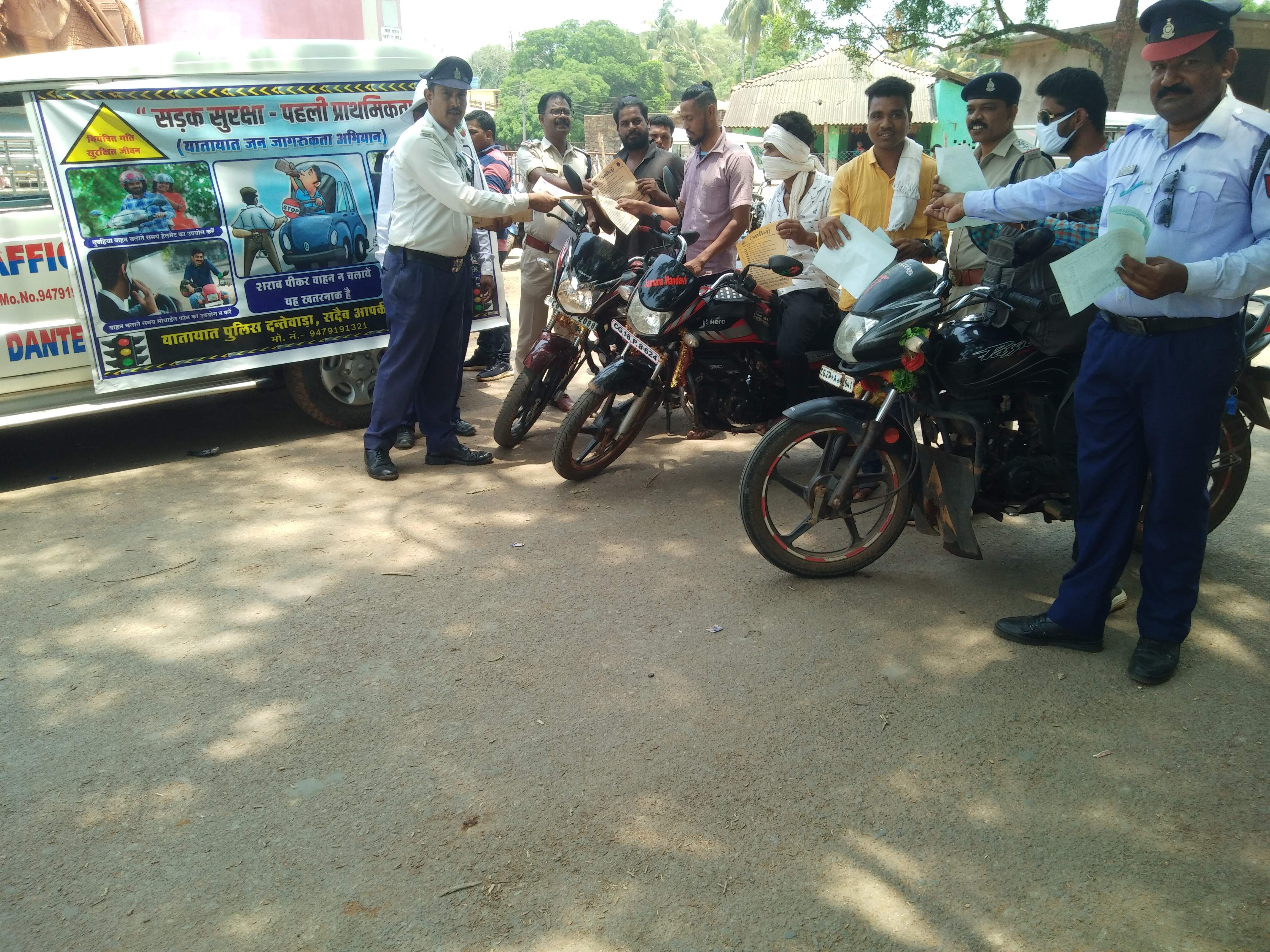 पुलिस ने चलाया जागरूकता अभियान