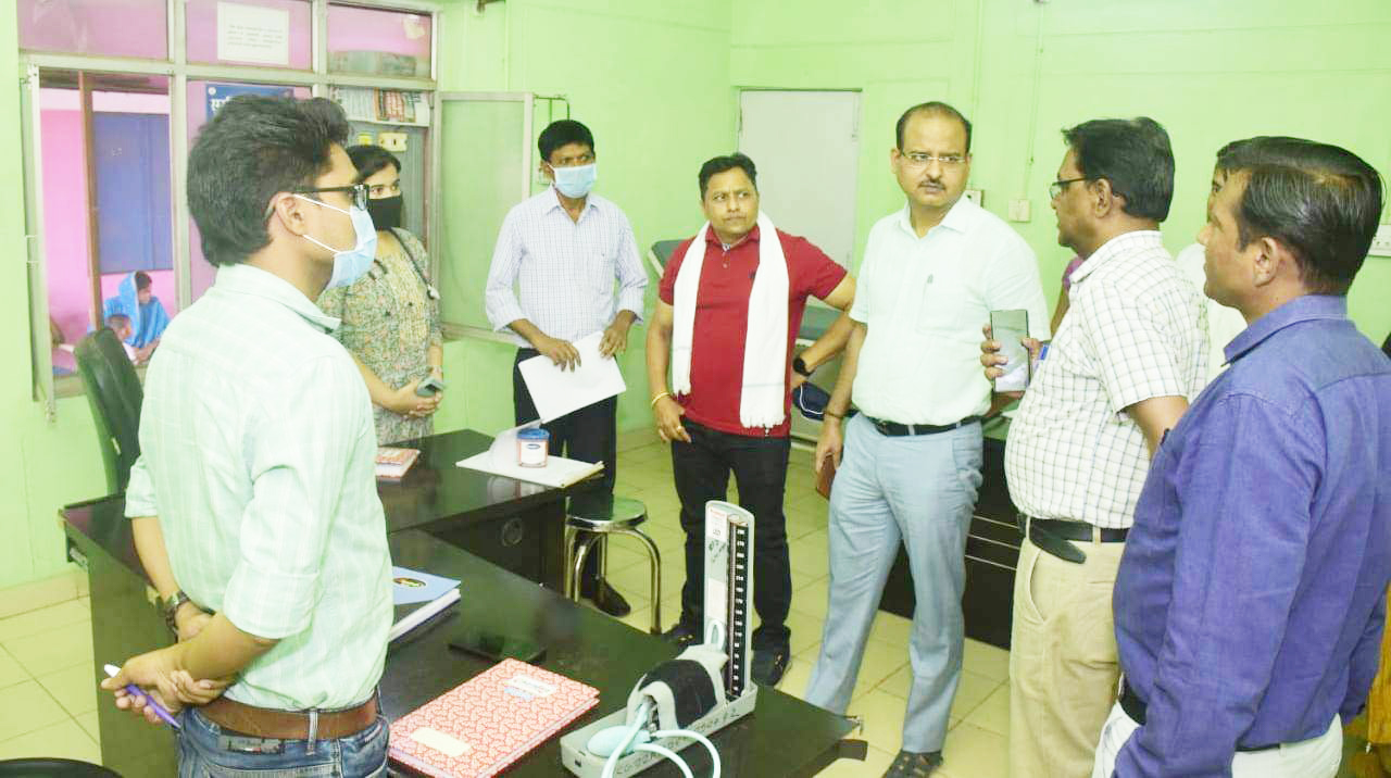समर्पित भाव से काम करें स्वास्थ्य अधिकारी- कलेक्टर समर्पित भाव से काम करें स्वास्थ्य अधिकारी- कलेक्टर