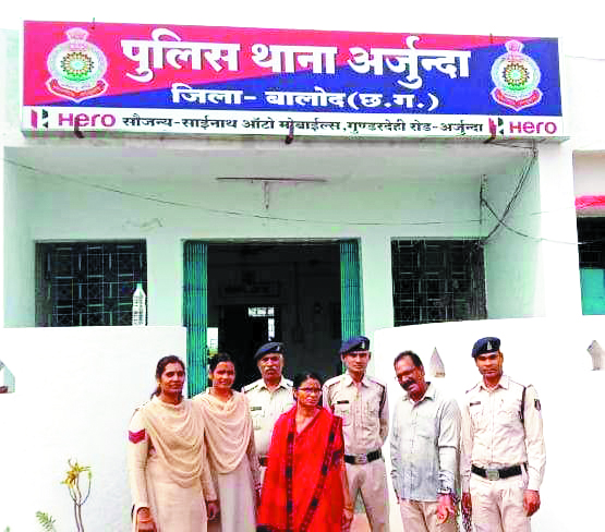 चोरी के केस में फंसा देने की धमकी दे रेप, गिरफ्तार चोरी के केस में फंसा देने की धमकी दे रेप, गिरफ्तार