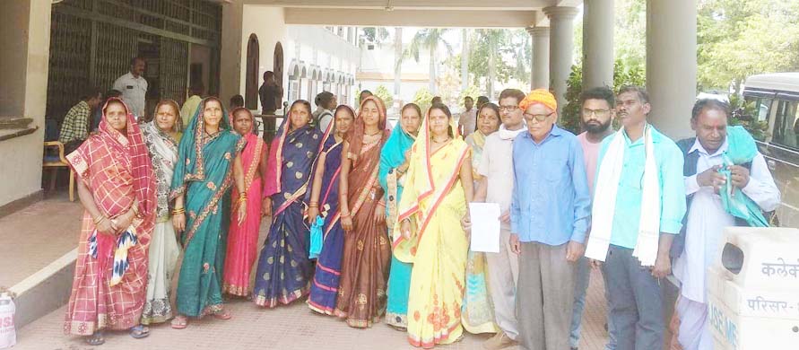 डोमा सरपंच के खिलाफ अविश्वास प्रस्ताव पारित होने के बाद कार्रवाई नहीं