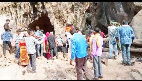 दो साल बाद खुले मंडीपखोल गुफा देखने उमड़ी भीड़