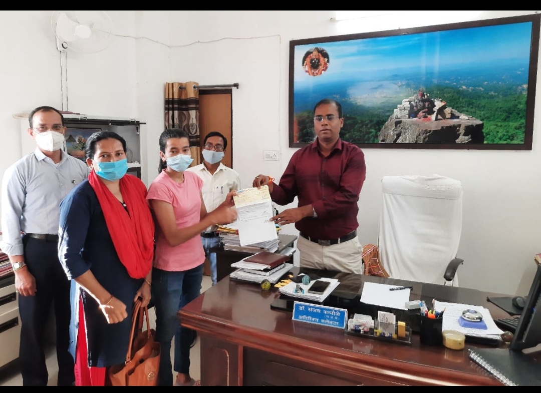 किरंदुल की बेटी स्नेहा के सपनों को एएमएनएस ने दिया पंख, नर्स बनकर ग्रामीणों की करेगी सेवा