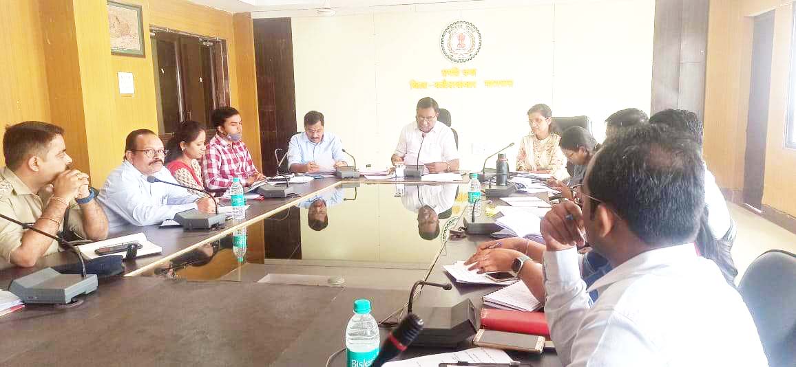 कलेक्टर ने की विभिन्न विभागों के कार्यों की समीक्षा कलेक्टर ने की विभिन्न विभागों के कार्यों की समीक्षा