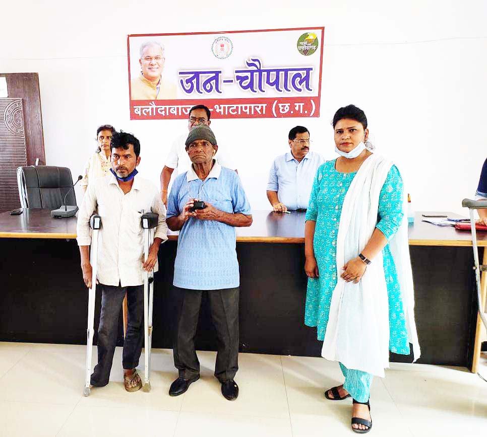 जनचौपाल में 57 आवेदन जनचौपाल में 57 आवेदन