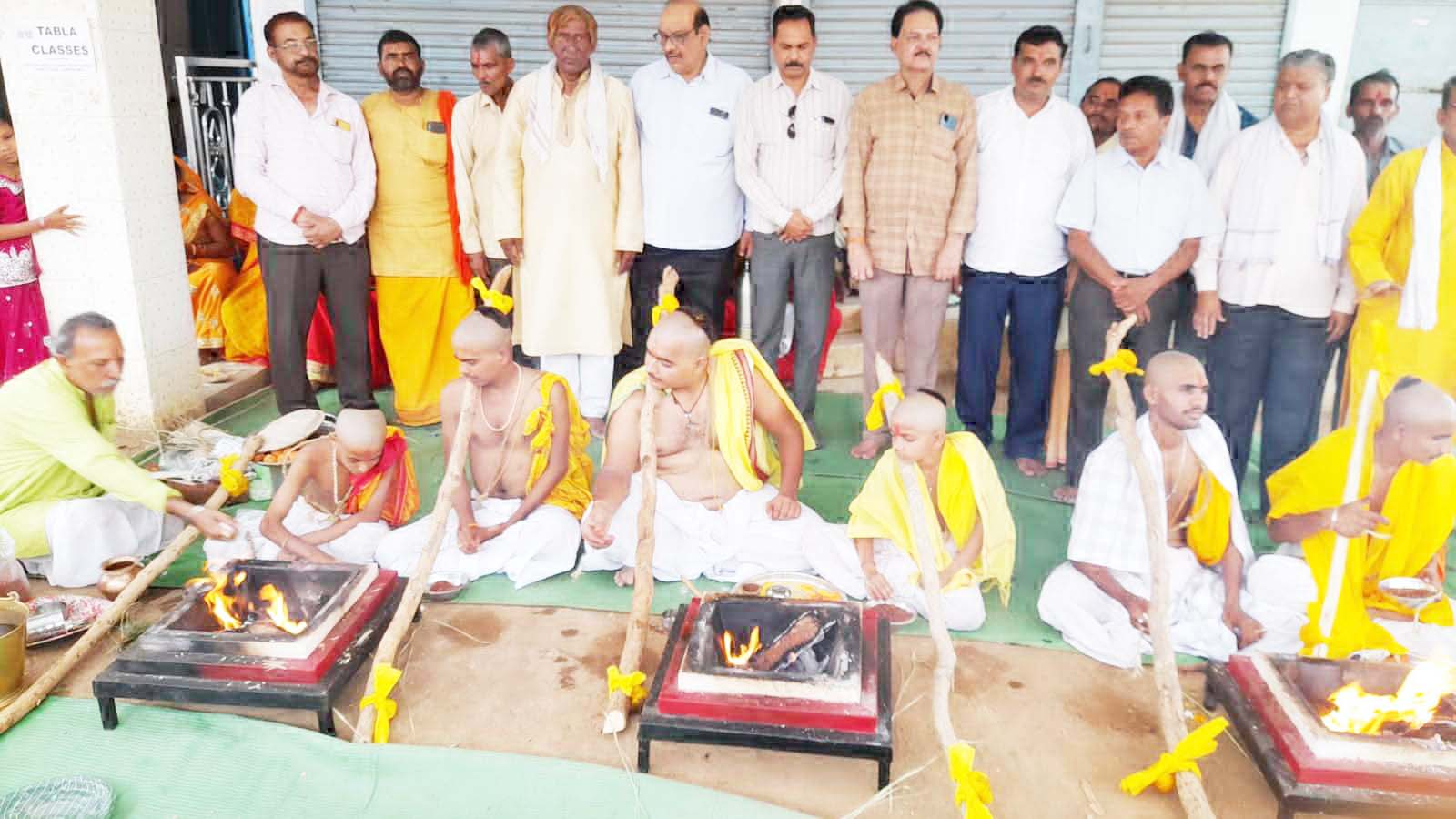 10 बटुकों का सामूहिक उपनयन संस्कार