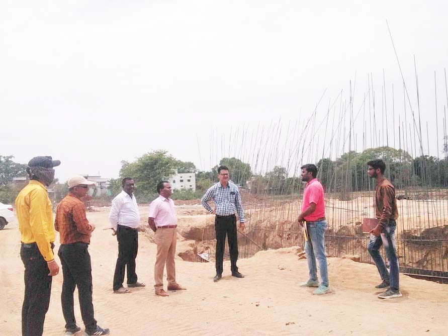 शहरी सी-मार्ट, सीवरेज ट्रीटमेंट प्लांट, पानी टंकी और प्रस्तावित सडक़ का कलेक्टर ने किया निरीक्षण