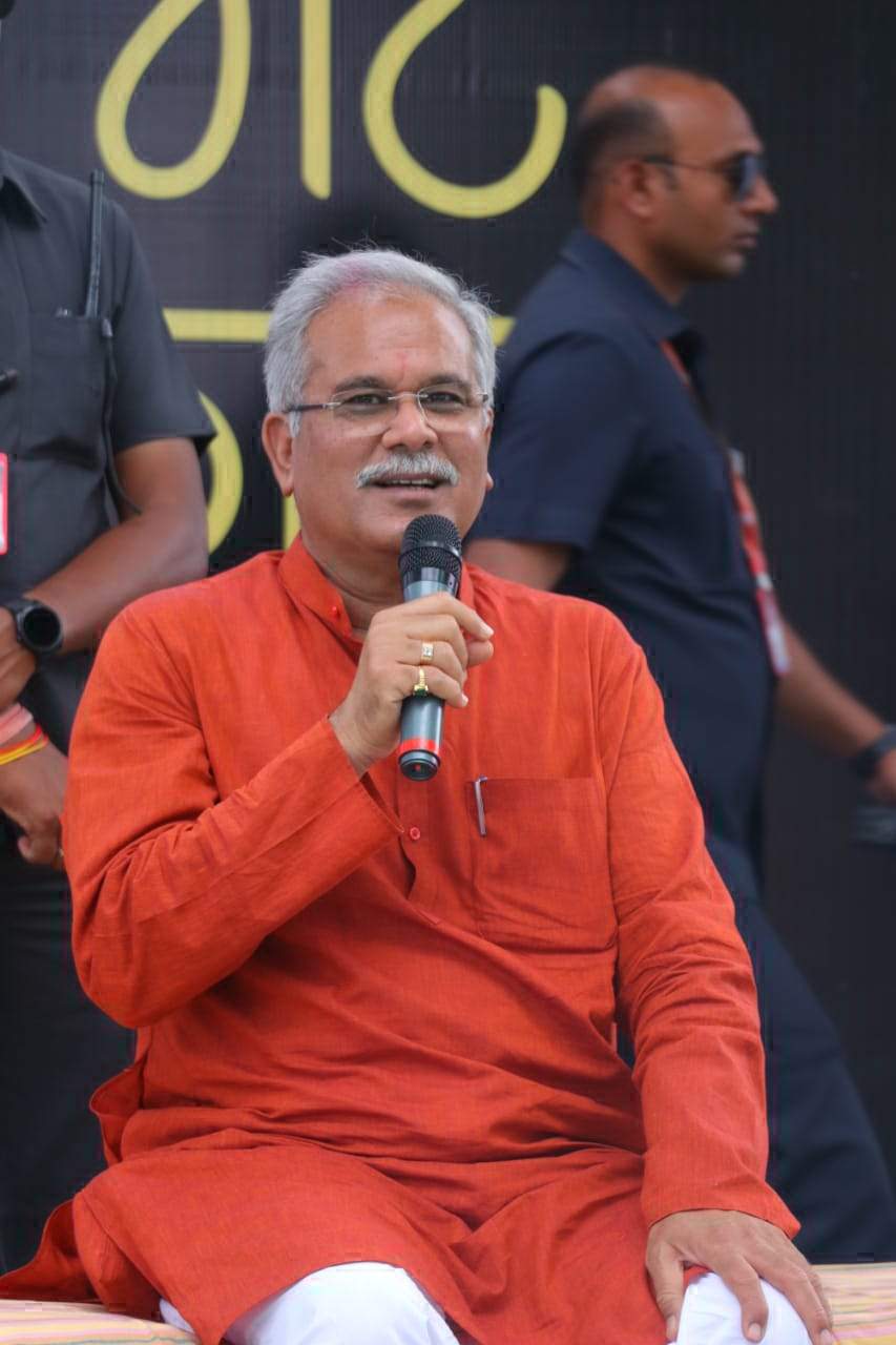 सीएम को जनचौपाल में मिले 2 हजार से अधिक आवेदन