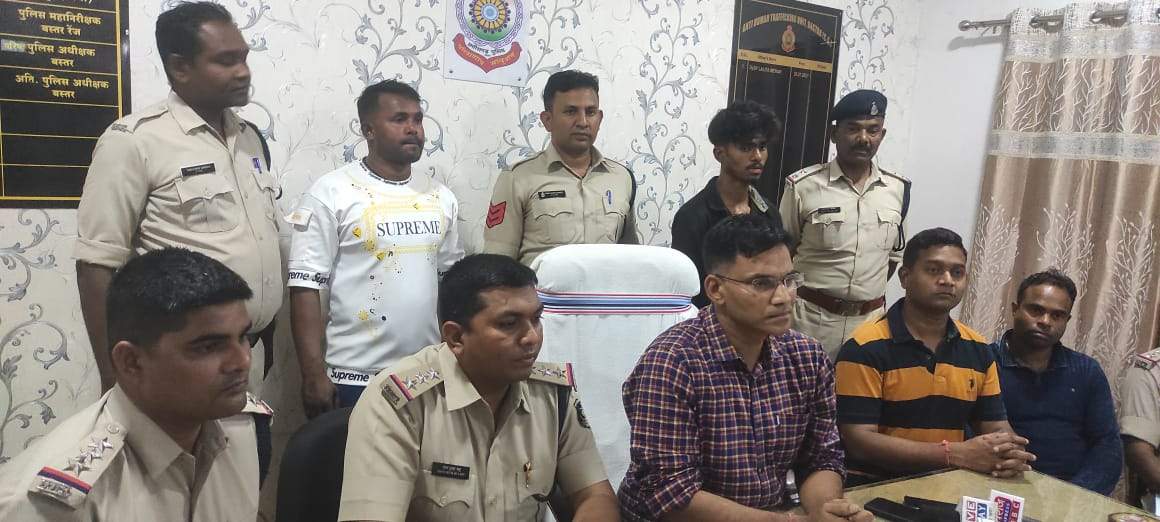 नौकर ने दुकान से चुराए 6 लाख, 12 घंटे में बंदी