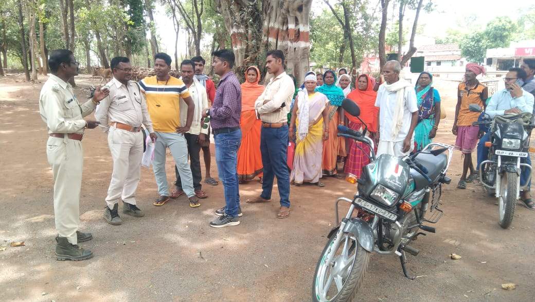 वनभूमि अतिक्रमण रोकने ग्रामीणों ने पौधरोपण करने दिया प्रस्ताव, रेंजर क़ो ज्ञापन