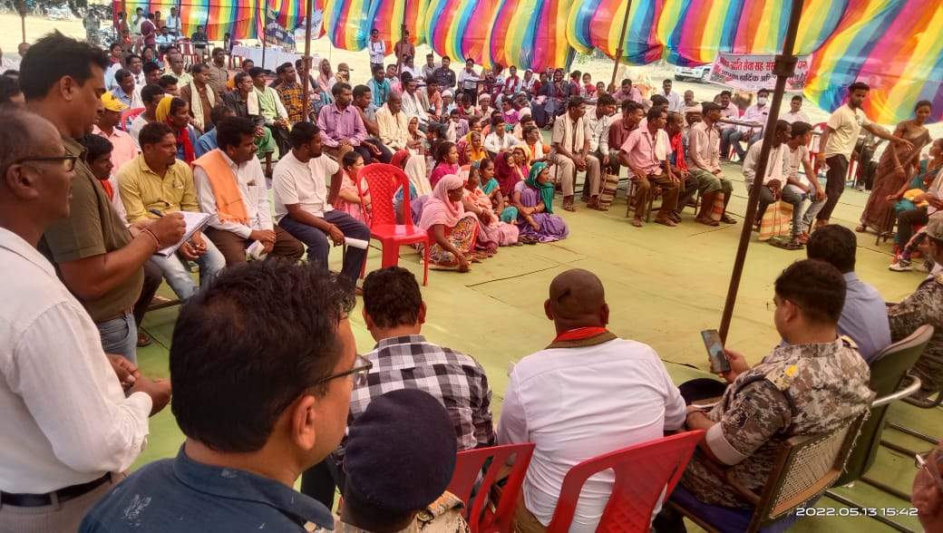 धनोरा में कलेक्टर-एसपी ने लगाई जनचौपाल , 121 आवेदन मिले