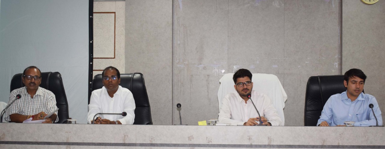 गौठानों में अधिकतम हितग्राहियों को जोडऩे निर्देश