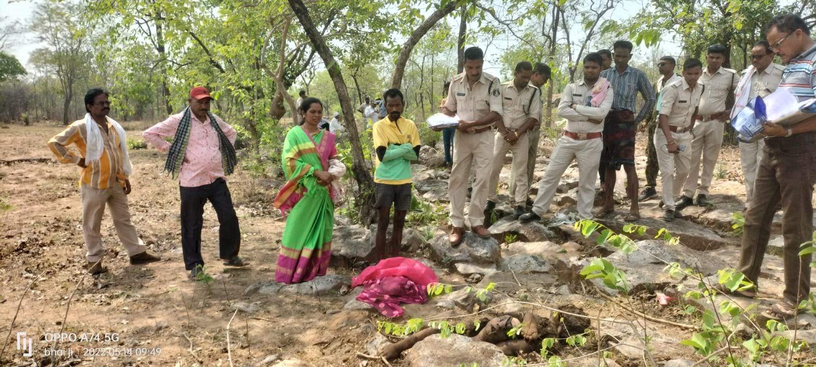 चंदा हाथी दल ने झोपड़ी में सोई आदिवासी महिला को कुचल मारा, कई टुकड़ों में मिली लाश चंदा हाथी दल ने झोपड़ी में सोई आदिवासी महिला को कुचल मारा, कई टुकड़ों में मिली लाश