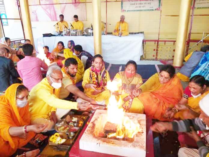घर-घर गायत्री यज्ञ एवं उपासना घर-घर गायत्री यज्ञ एवं उपासना